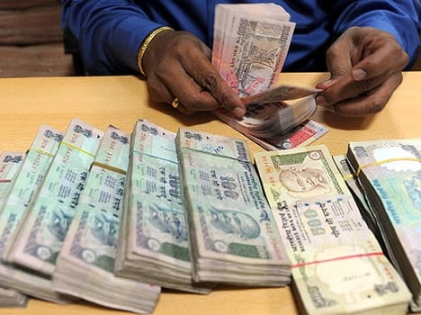  Two smugglers arrested with counterfeit notes